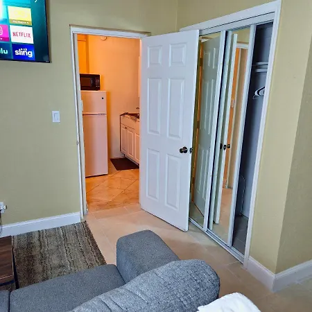 The Vacay Inn Lauderdale Lakes Exterior photo