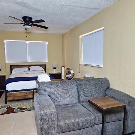 The Vacay Inn Lauderdale Lakes Exterior photo